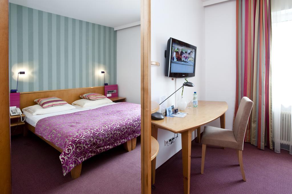 Hotel Geyer Клагенфурт Екстериор снимка