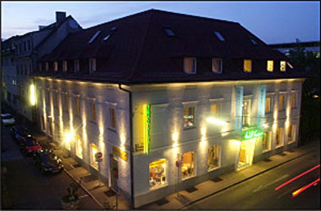 Hotel Geyer Клагенфурт Екстериор снимка