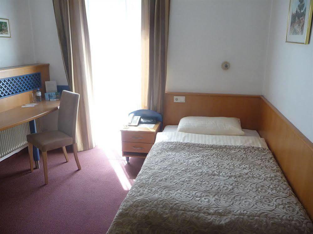 Hotel Geyer Клагенфурт Екстериор снимка