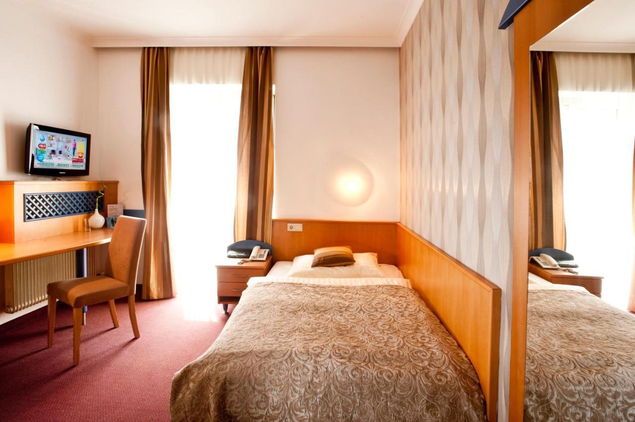 Hotel Geyer Клагенфурт Екстериор снимка